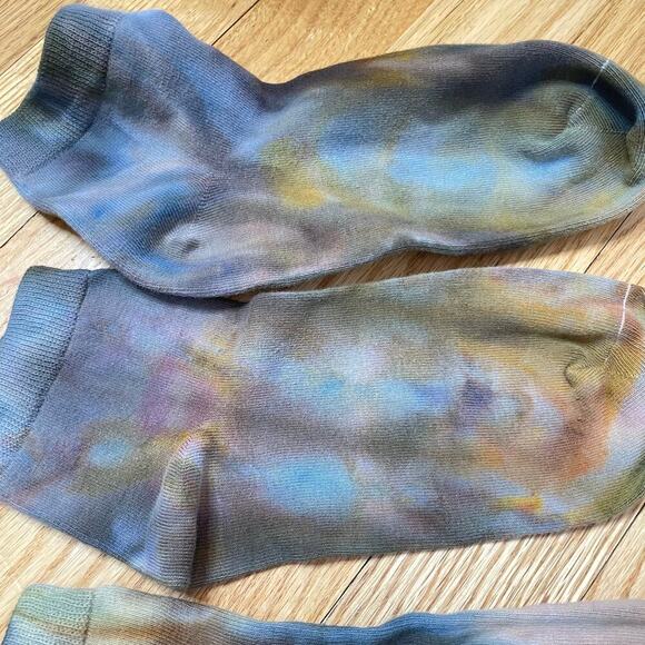 Two pairs of men’s tie dyed ankle socks size 6-10 - Picture 3 of 3